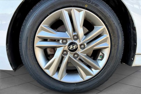 Used 2019 Hyundai Elantra SEL image 10