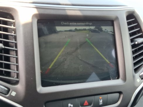 Used 2021 Jeep Cherokee Trailhawk image 17
