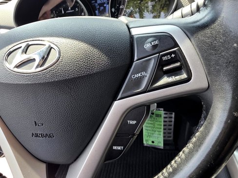 Used 2013 Hyundai Veloster w/ Style Pkg image 19