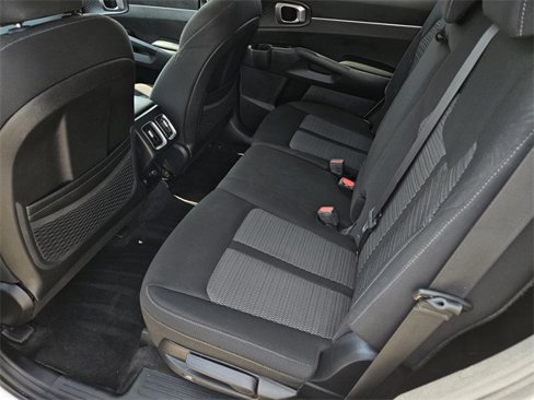 Used 2022 Kia Sorento LX image 11