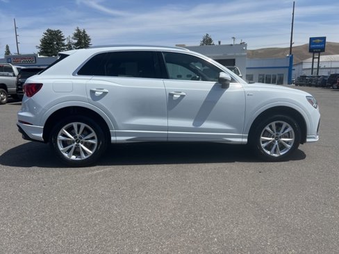 Used 2023 Audi Q3 2.0T Premium image 2