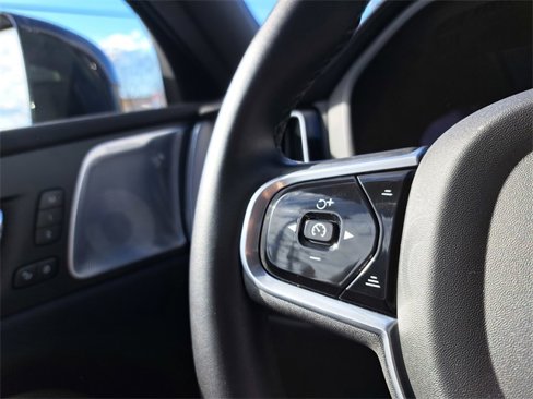 Used 2022 Volvo XC60 B6 R-Design w/ Advanced Package image 17