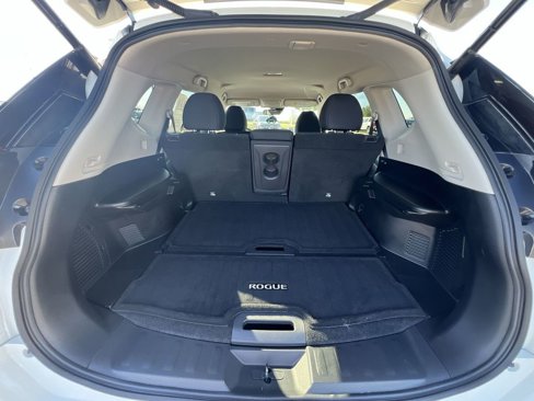Used 2020 Nissan Rogue SV image 24