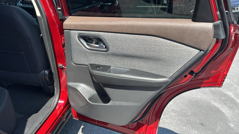 Used 2023 Nissan Rogue SV image 32