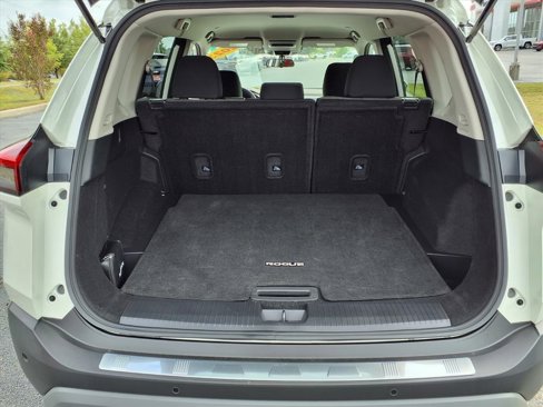 Used 2023 Nissan Rogue SV image 24
