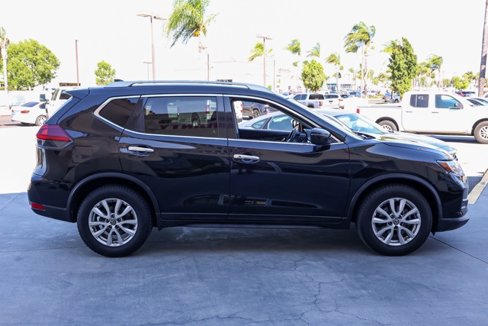 Used 2019 Nissan Rogue SV image 3