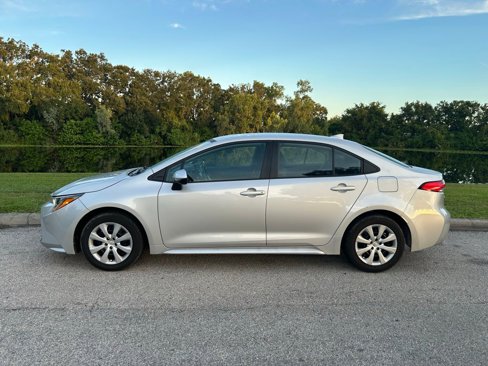 Used 2022 Toyota Corolla LE image 2