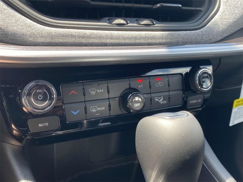 New 2025 Jeep Compass Latitude image 27