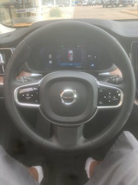 Used 2023 Volvo XC60 B5 Plus w/ Climate Package image 4