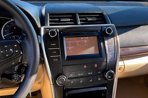 Used 2016 Toyota Camry LE image 6