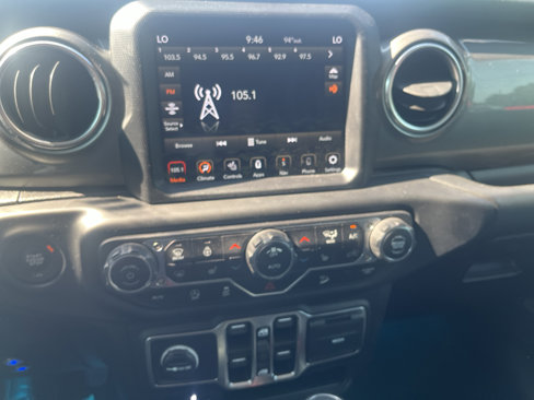 Used 2019 Jeep Wrangler Unlimited Sahara image 12