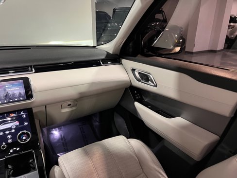 Used 2018 Land Rover Range Rover Velar R-Dynamic HSE image 45