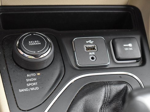 Used 2019 Jeep Cherokee Latitude w/ Popular Appearance Group image 24
