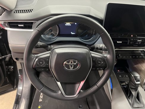 Used 2023 Toyota Venza LE image 15