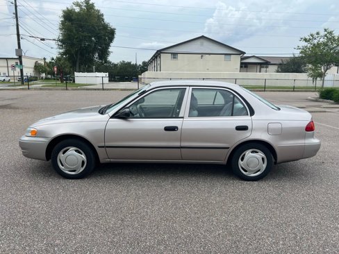 Used 1998 Toyota Corolla CE image 2