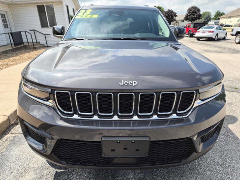 Used 2023 Jeep Grand Cherokee Laredo image 5