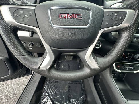 Used 2023 GMC Terrain SLE w/ Driver Convenience Package image 11