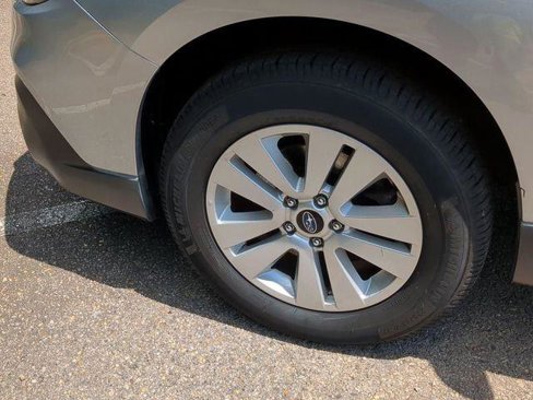 Used 2018 Subaru Outback 2.5i Premium image 12