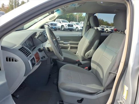 Used 2008 Chrysler Town & Country Touring image 20