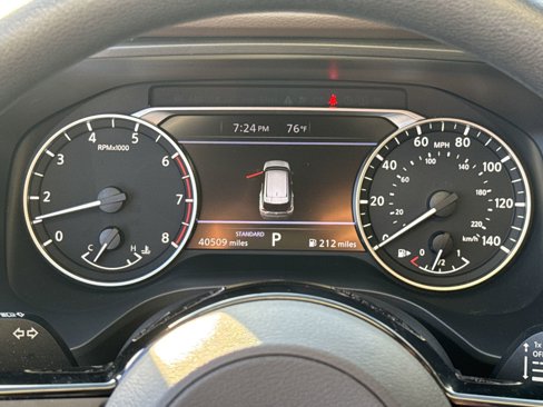 Used 2023 Nissan Rogue SV image 24