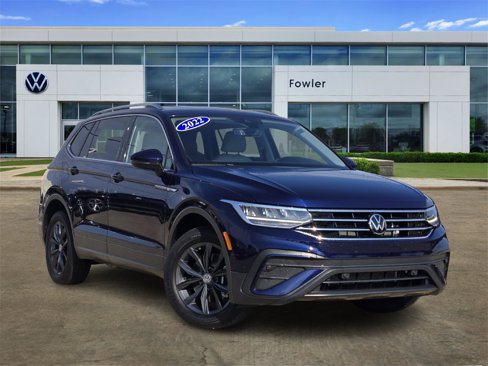 Used 2022 Volkswagen Tiguan SE image 1