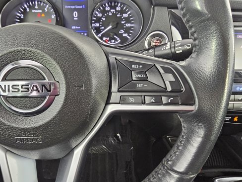 Used 2018 Nissan Rogue SV image 30
