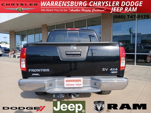 Used 2017 Nissan Frontier SV image 5