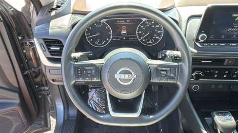 Used 2023 Nissan Rogue S image 11