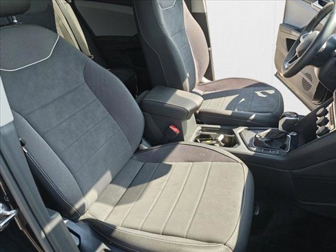 Certified 2024 Volkswagen Taos SE image 23