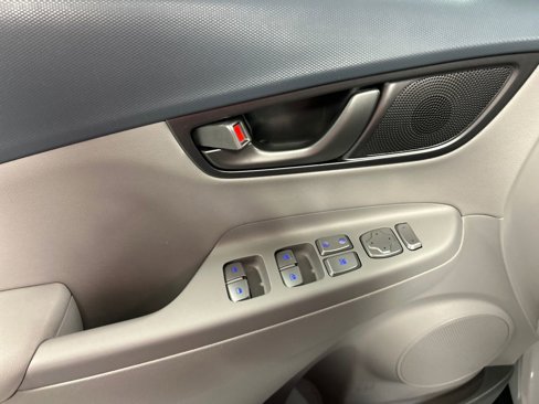Used 2019 Hyundai Kona Limited image 12