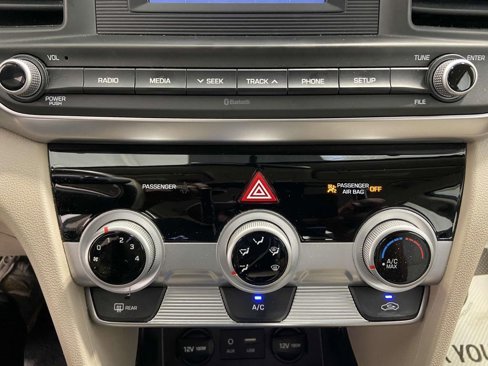 Used 2019 Hyundai Elantra SE image 17