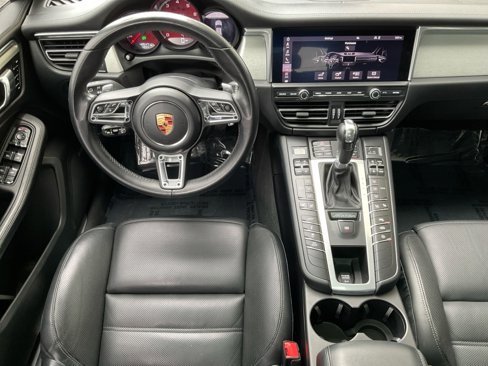 Used 2020 Porsche Macan Turbo image 33