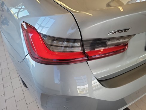 Used 2023 BMW 330i xDrive Sedan w/ Driving Assistance Package image 11