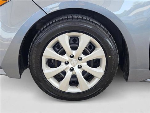 Used 2021 Toyota Corolla LE image 22