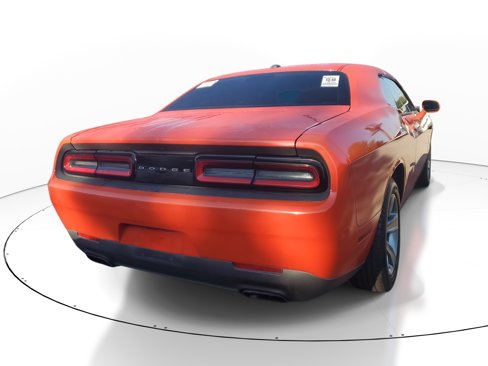 Used 2017 Dodge Challenger SXT image 6