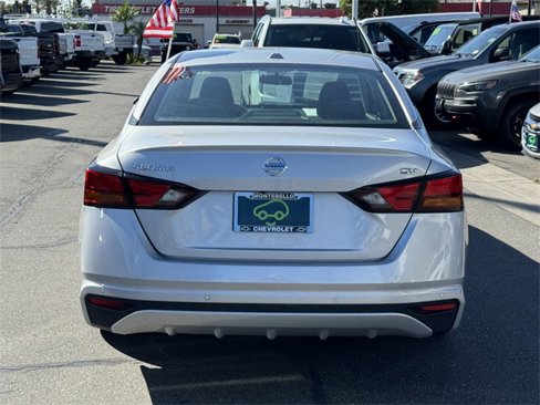 Used 2022 Nissan Altima 2.5 SV image 3