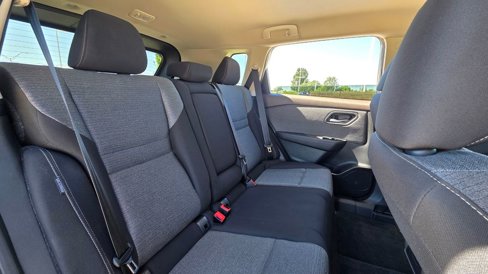 Used 2023 Nissan Rogue SV image 16