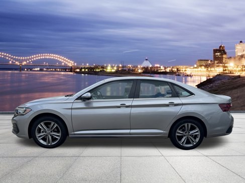 Used 2024 Volkswagen Jetta SE image 2