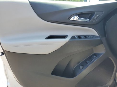 Used 2018 Chevrolet Equinox Premier image 11