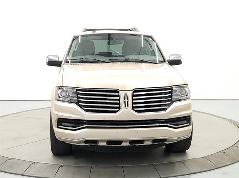 Used 2017 Lincoln Navigator Select image 2