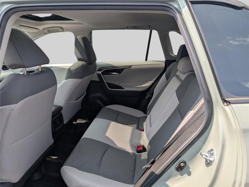Used 2022 Toyota RAV4 XLE image 15