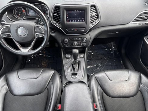 Used 2019 Jeep Cherokee Latitude Plus w/ Cold Weather Group image 11