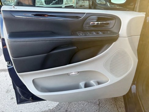 Used 2014 Dodge Grand Caravan SE image 11