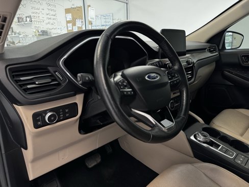 Used 2020 Ford Escape Titanium image 14
