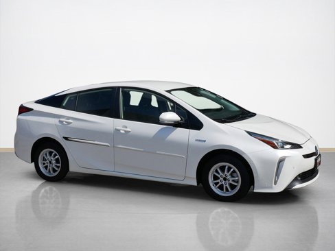 Used 2019 Toyota Prius XLE image 1