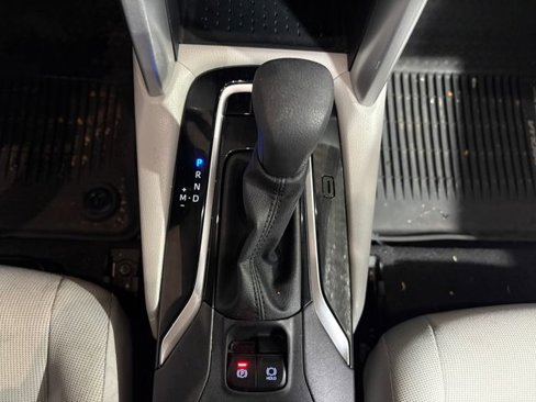 Used 2022 Toyota Corolla Cross L image 16