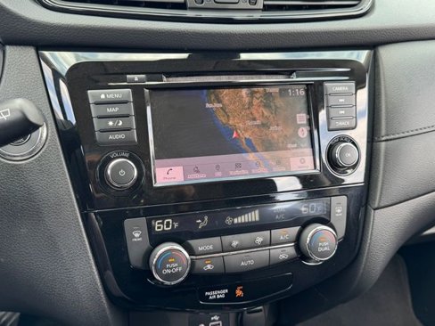 Used 2020 Nissan Rogue SV w/ Premium Package image 11