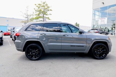 Used 2019 Jeep Grand Cherokee Altitude image 16