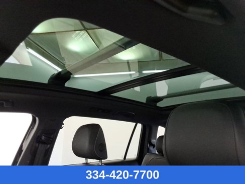 Used 2023 Volkswagen Tiguan SE R-Line image 17