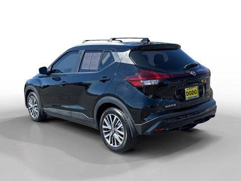 Used 2022 Nissan Kicks SV image 3